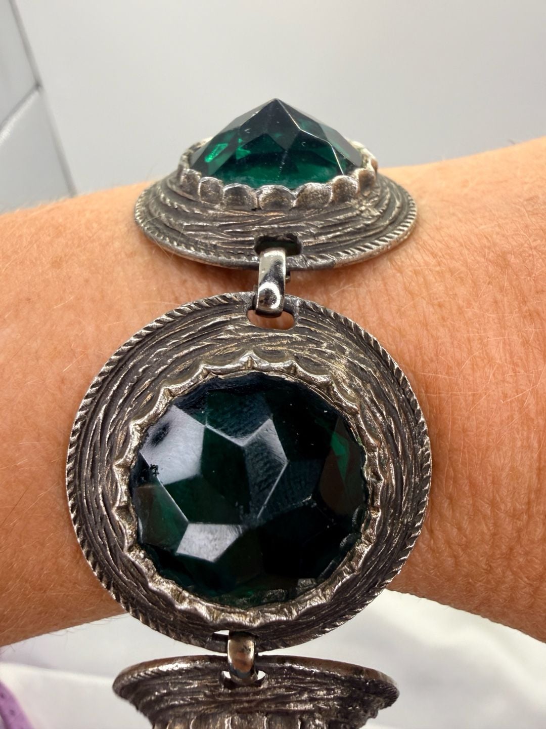Vintage Silver Tone Green Link Bracelet Size 7 Inch 2