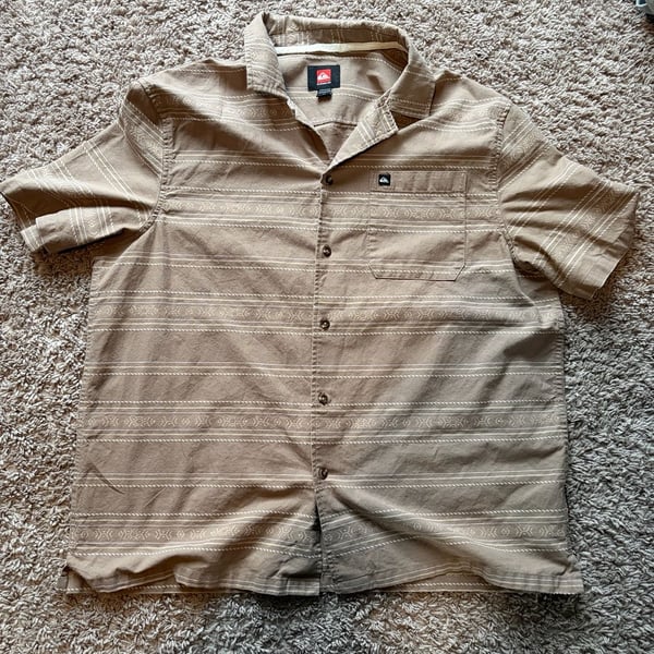 Quiksilver Short Sleeve Button Down Shirt Size M Brown Striped