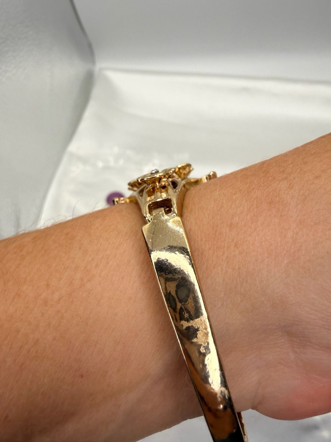 Vintage Style Gold Tone Blue Rhinestone Cuff Bracelet Size 7 Inch 3