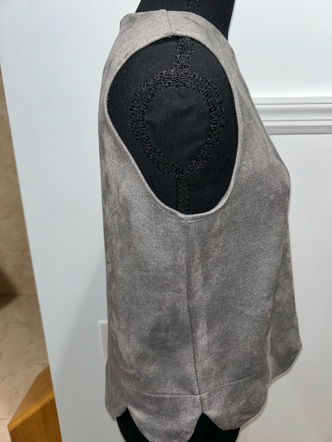Blue Violet Sleeveless Top Size 18 Gray Suede Scalloped Hem 3