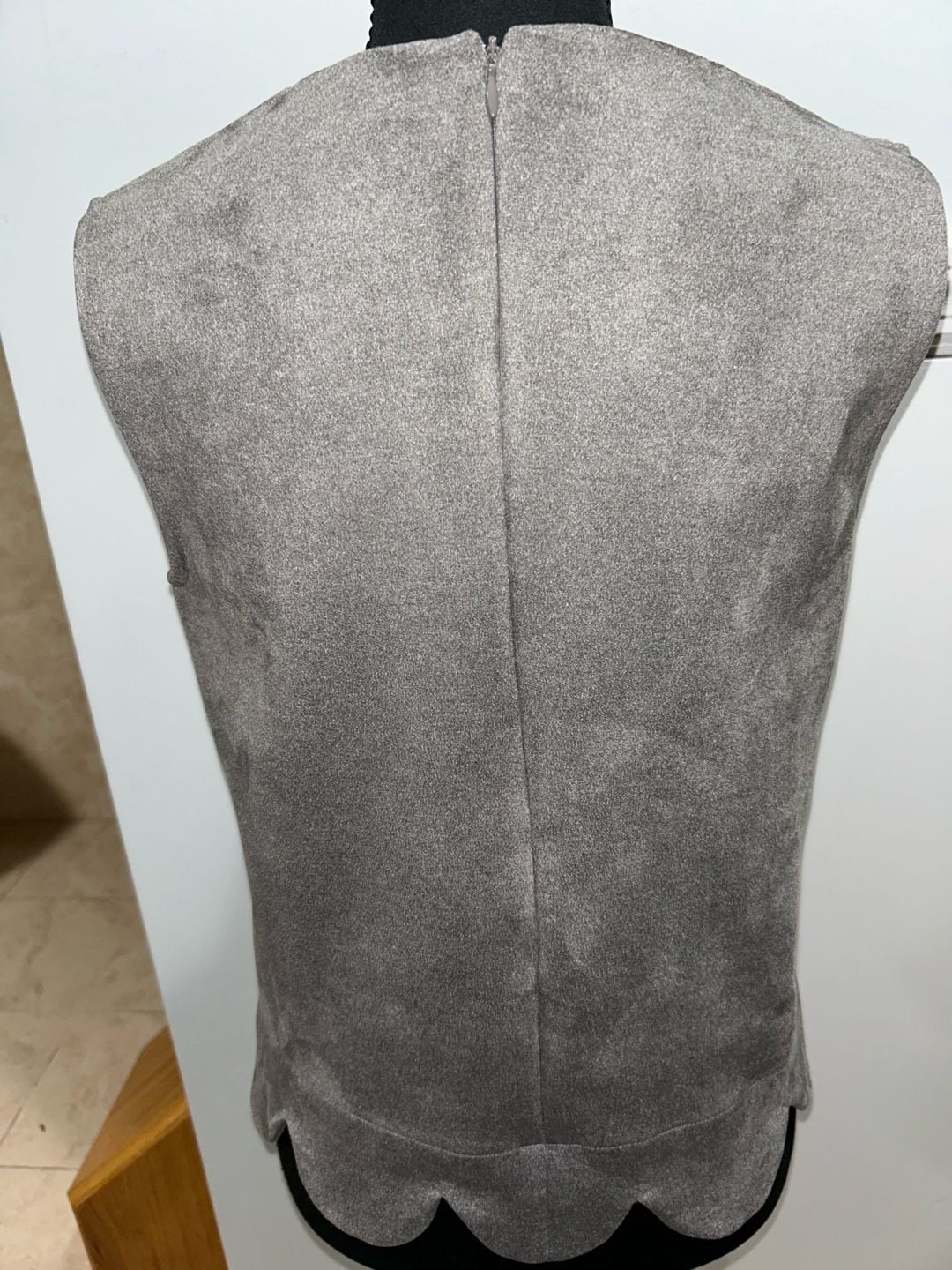 Blue Violet Sleeveless Top Size 18 Gray Suede Scalloped Hem 4