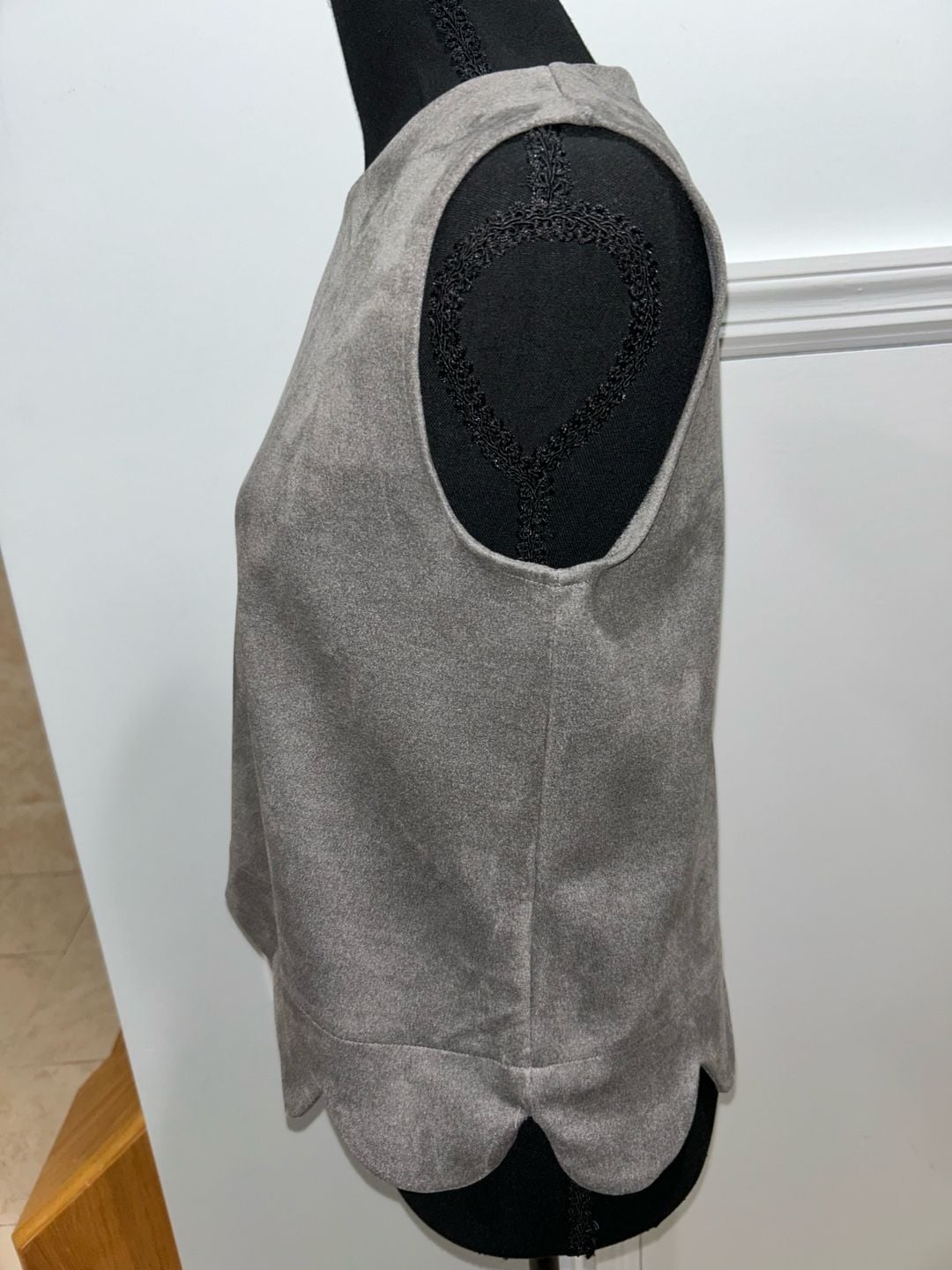 Blue Violet Sleeveless Top Size 18 Gray Suede Scalloped Hem 5