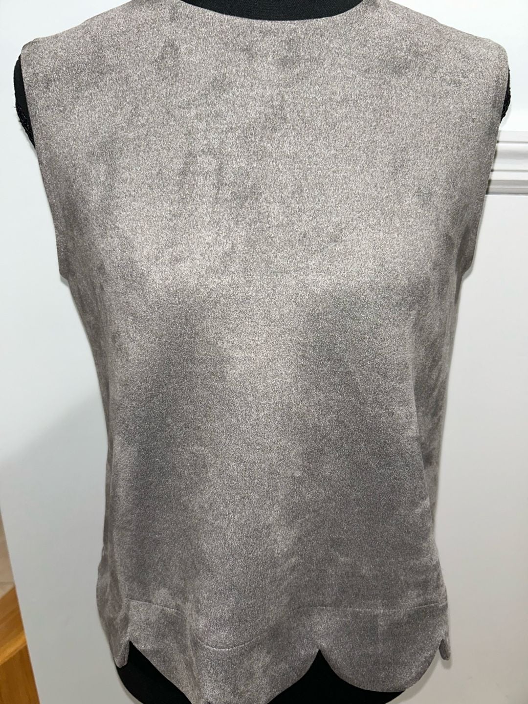 Blue Violet Sleeveless Top Size 18 Gray Suede Scalloped Hem 6