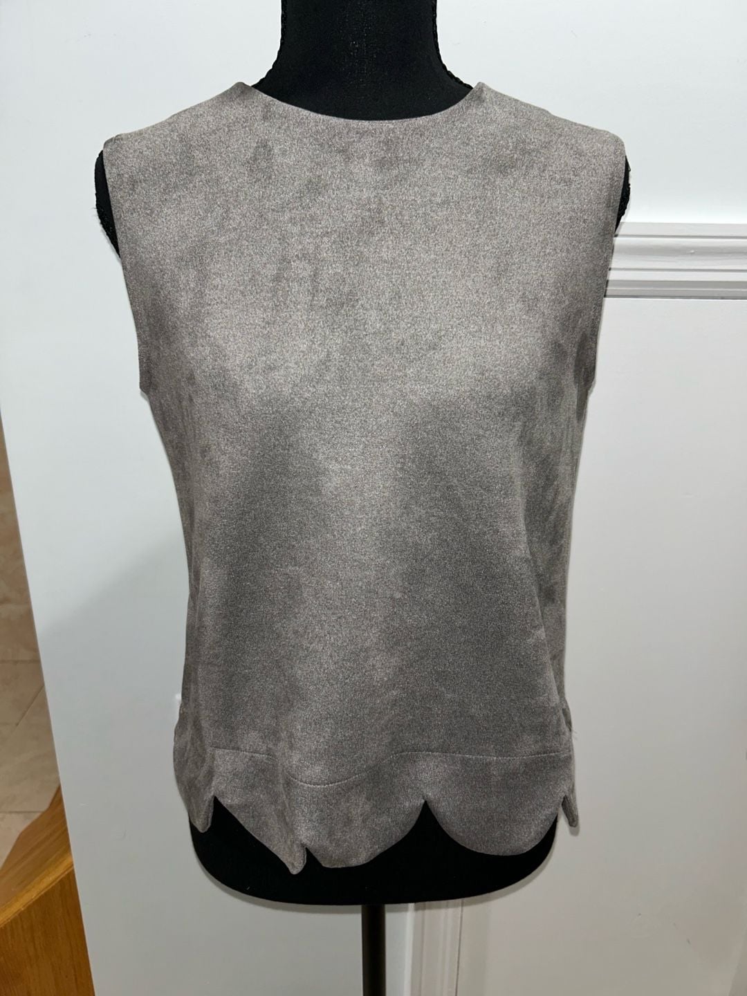 Blue Violet Sleeveless Top Size 18 Gray Suede Scalloped Hem 2