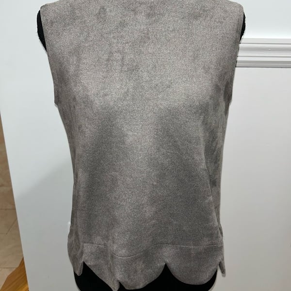 Blue Violet Sleeveless Top Size 18 Gray Suede Scalloped Hem