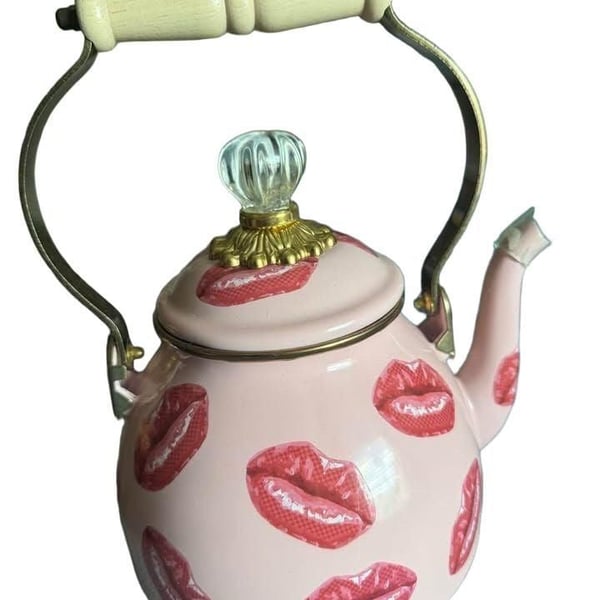 MacKenzie Childs Kiss Me 2Qt Tea Kettle RARE RETIRED