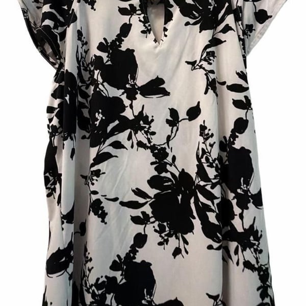 Liz Claiborne Blouse Size S Black White Floral Ruffle