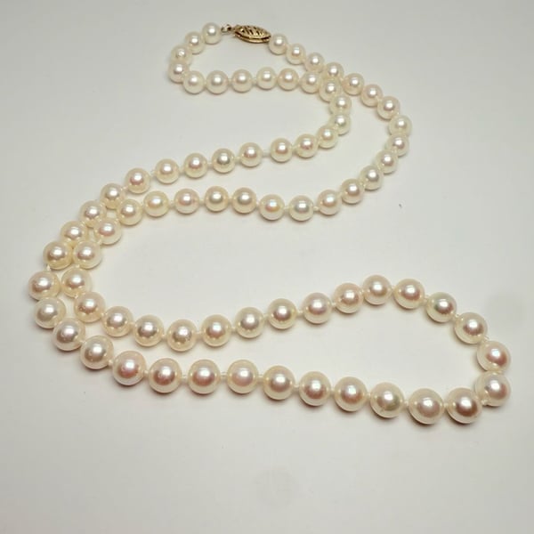 Vintage 14K Yellow Gold Cultured Pearl Strand Necklace White