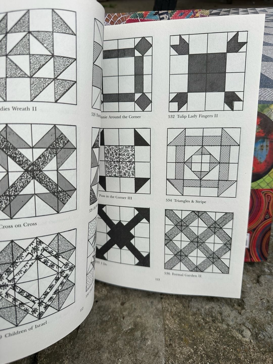 Lot of 2 quilting books 1982 hardcover 1001 Patchwork Designs 7