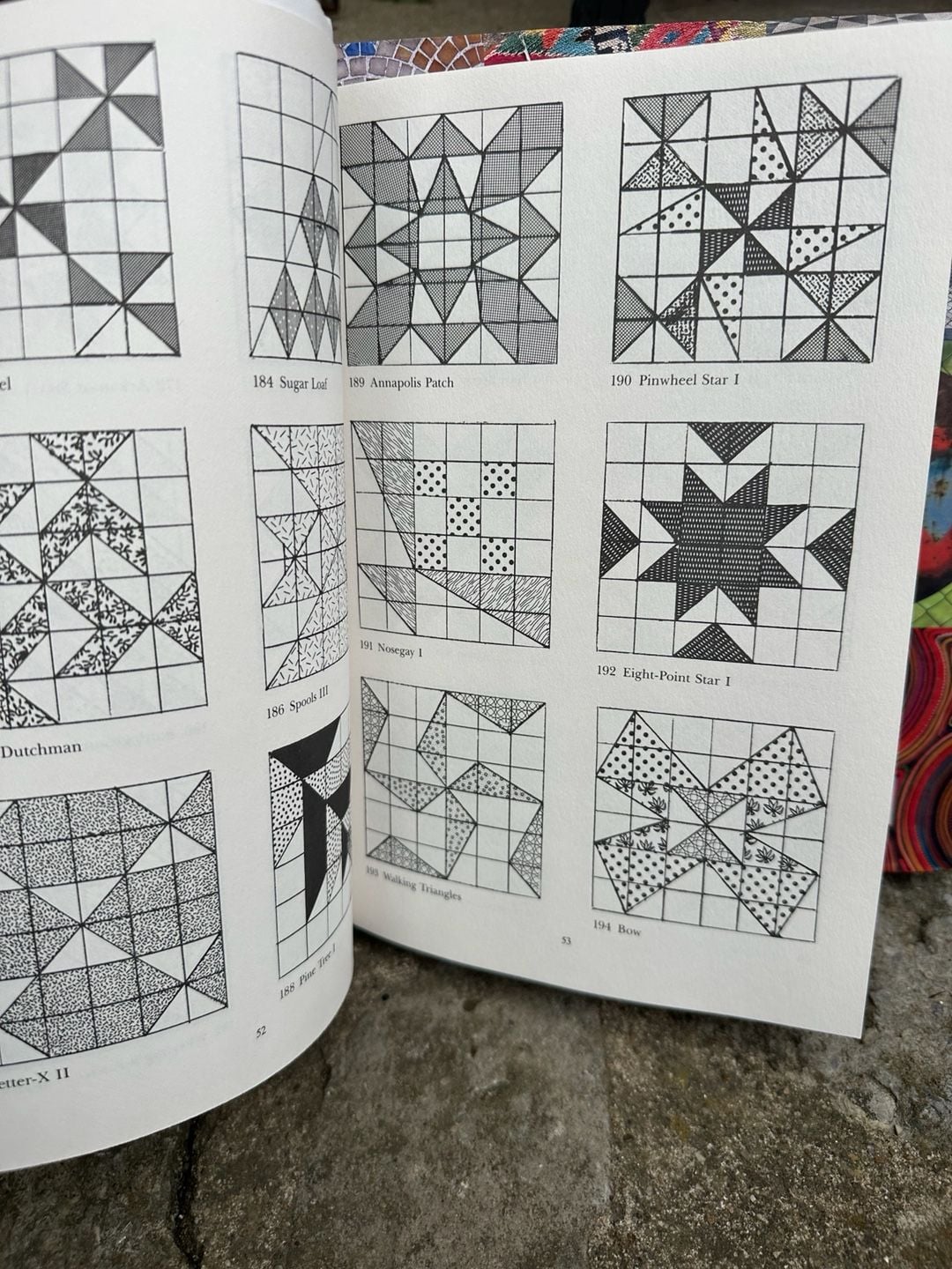 Lot of 2 quilting books 1982 hardcover 1001 Patchwork Designs 11