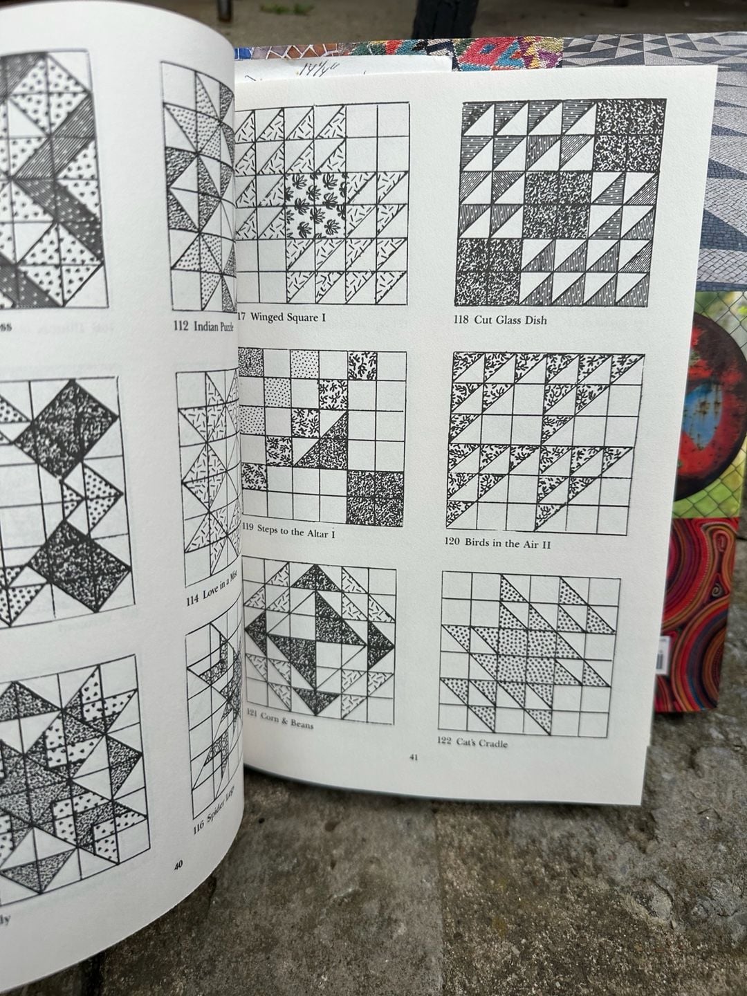 Lot of 2 quilting books 1982 hardcover 1001 Patchwork Designs 12