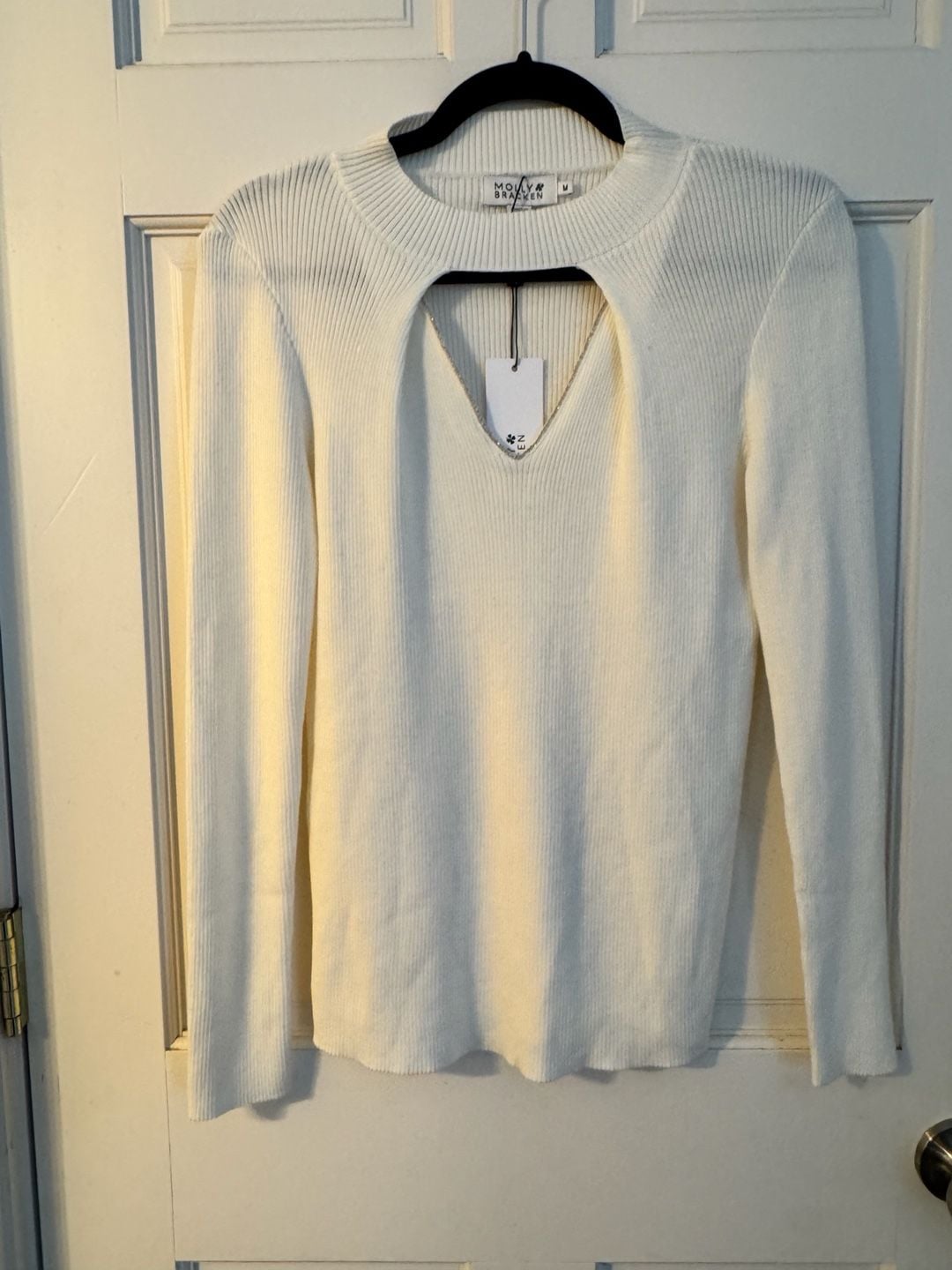 NWT Molly Bracken Knitted Sweater Size M Off-White Keyhole Crystal Embellished 2