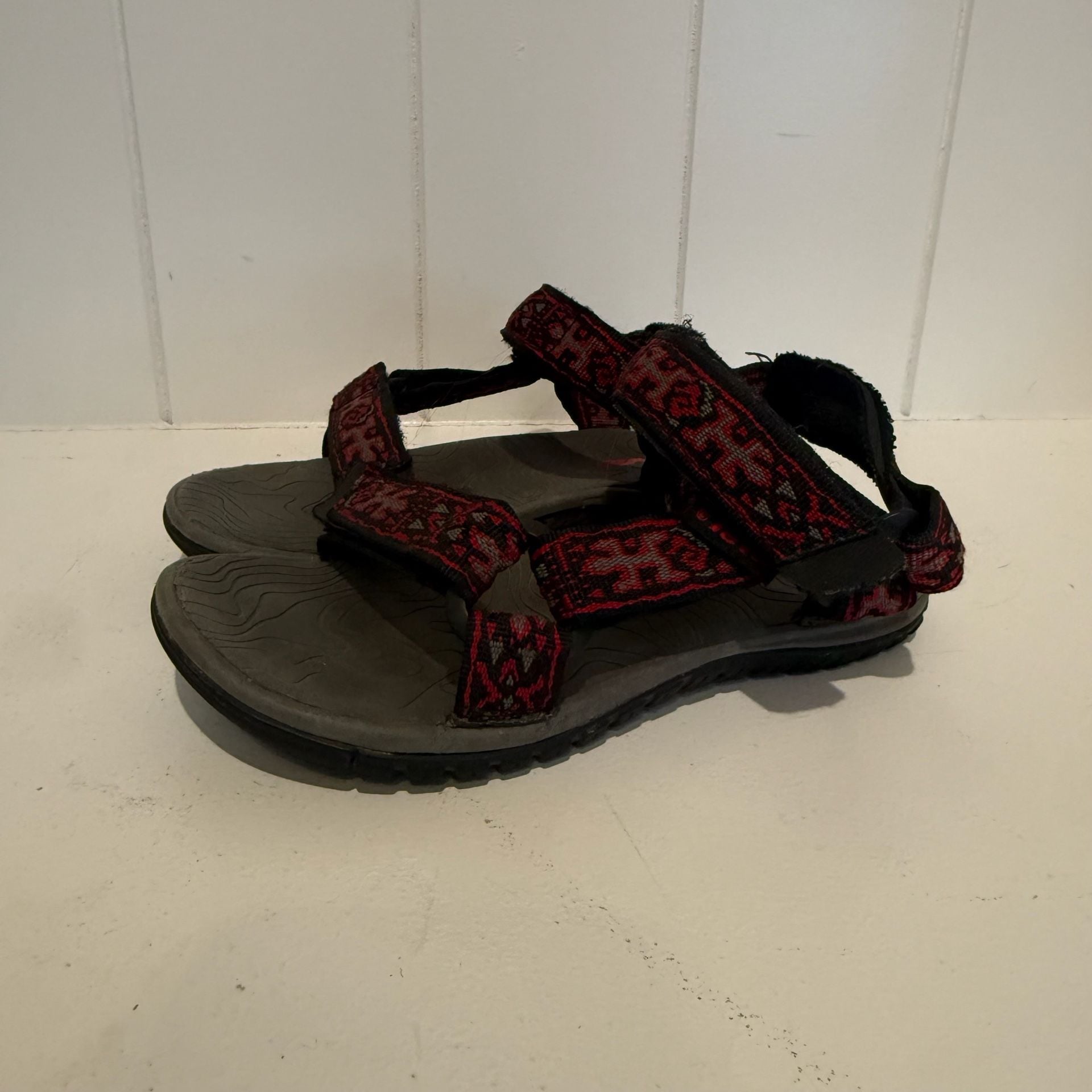Teva Hurricane 3 Size 1 Kids Red Black Aztec Sandals 2