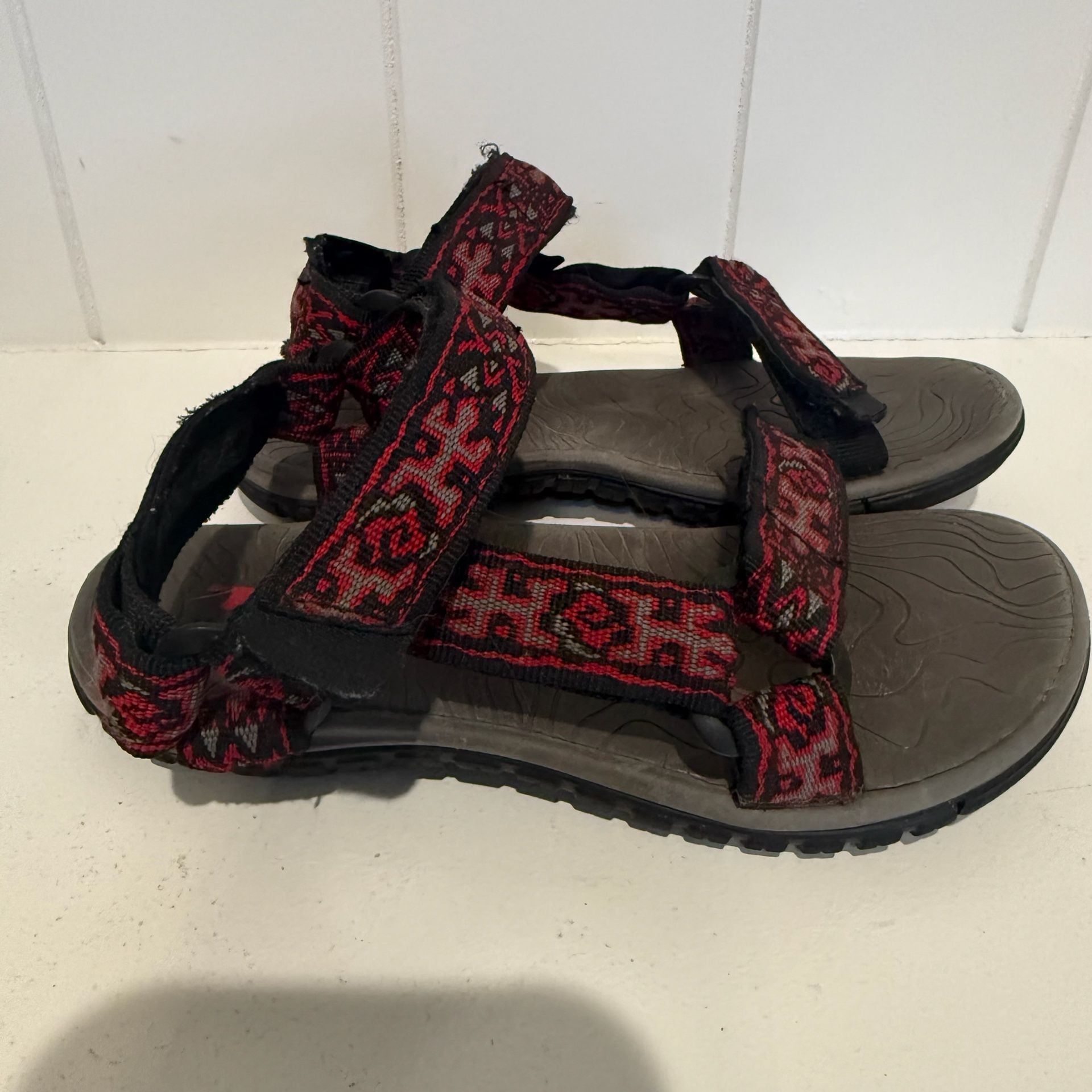 Teva Hurricane 3 Size 1 Kids Red Black Aztec Sandals 4