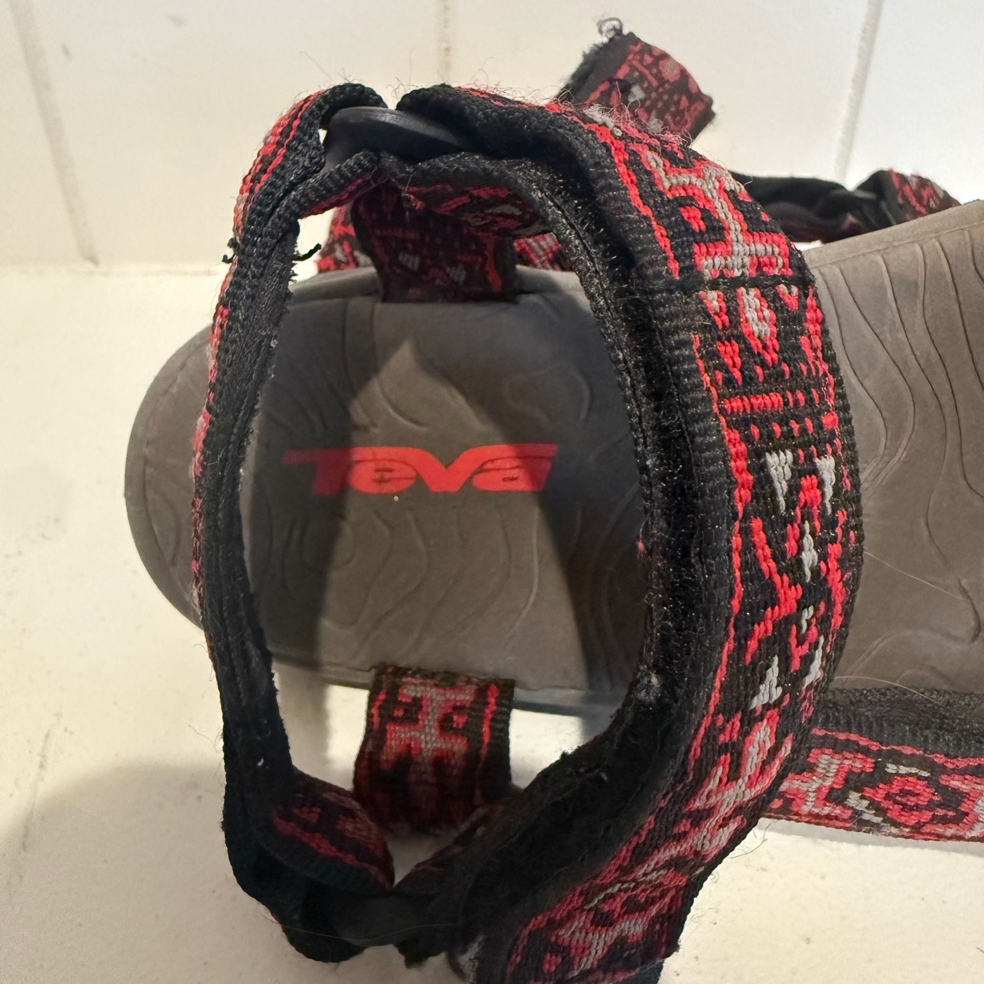 Teva Hurricane 3 Size 1 Kids Red Black Aztec Sandals 5