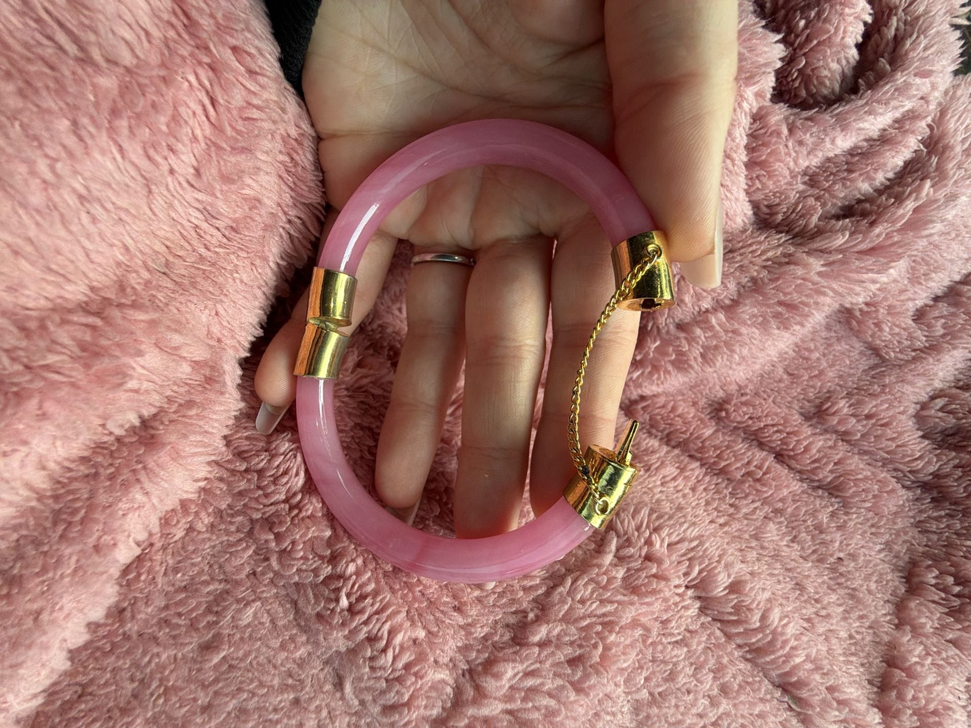 Vintage Pink Peking Glass Hinged Bangle Bracelet Safety Chain 9