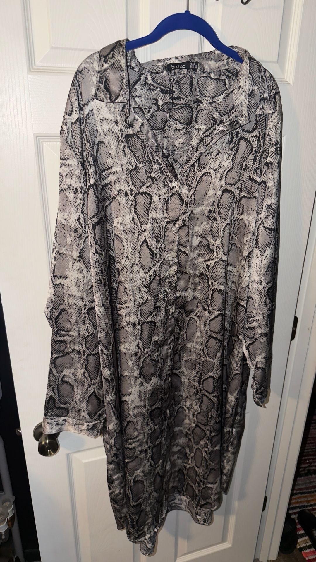 Boohoo Snake Print Long Sleeve Button Down Shirt Dress 2