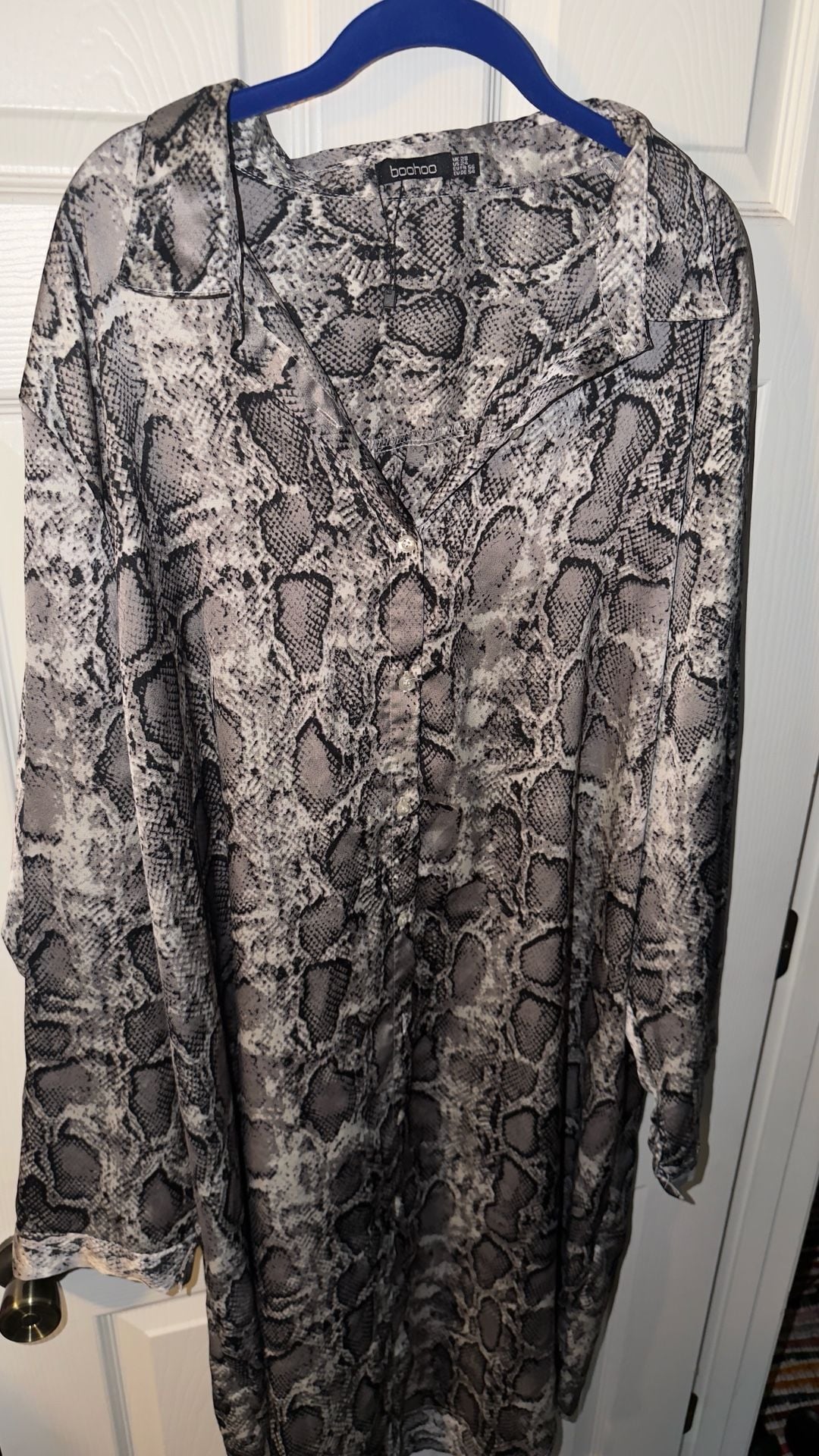 Boohoo Snake Print Long Sleeve Button Down Shirt Dress 4