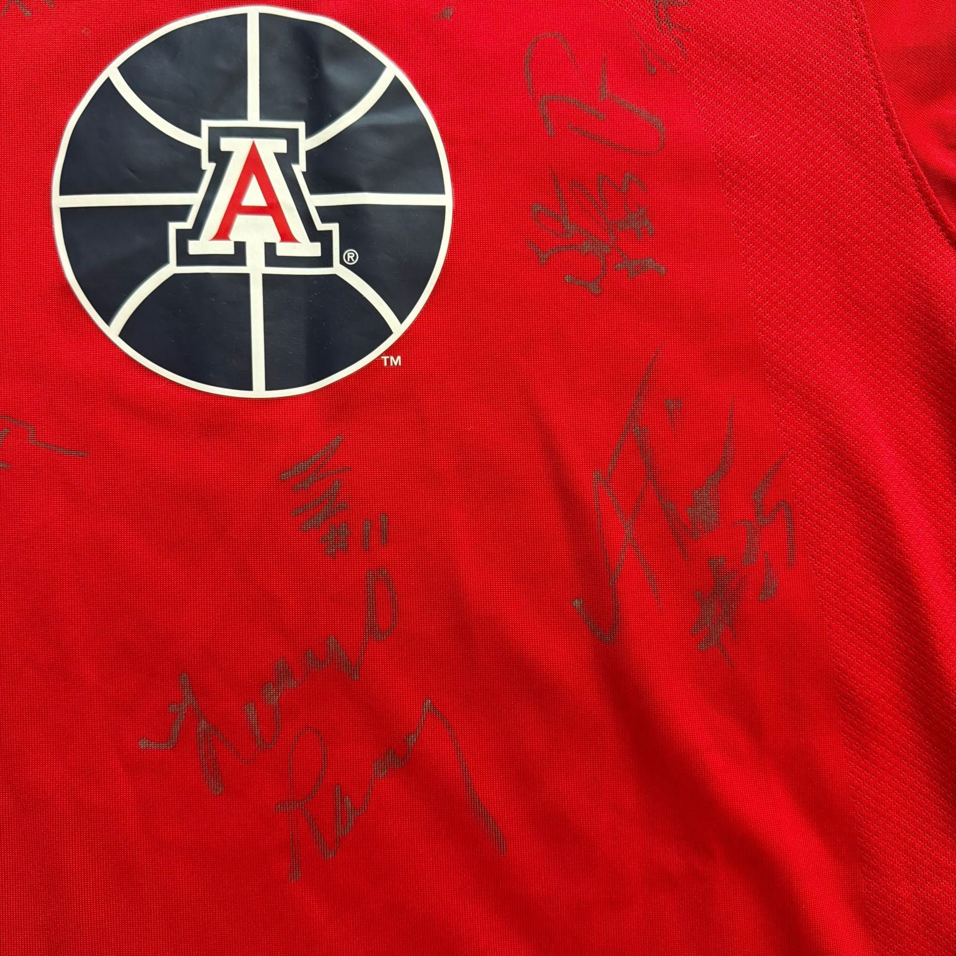University of Arizona Deandre Ayton+Team Signed Team Exclusive Warm-up Shirt 6
