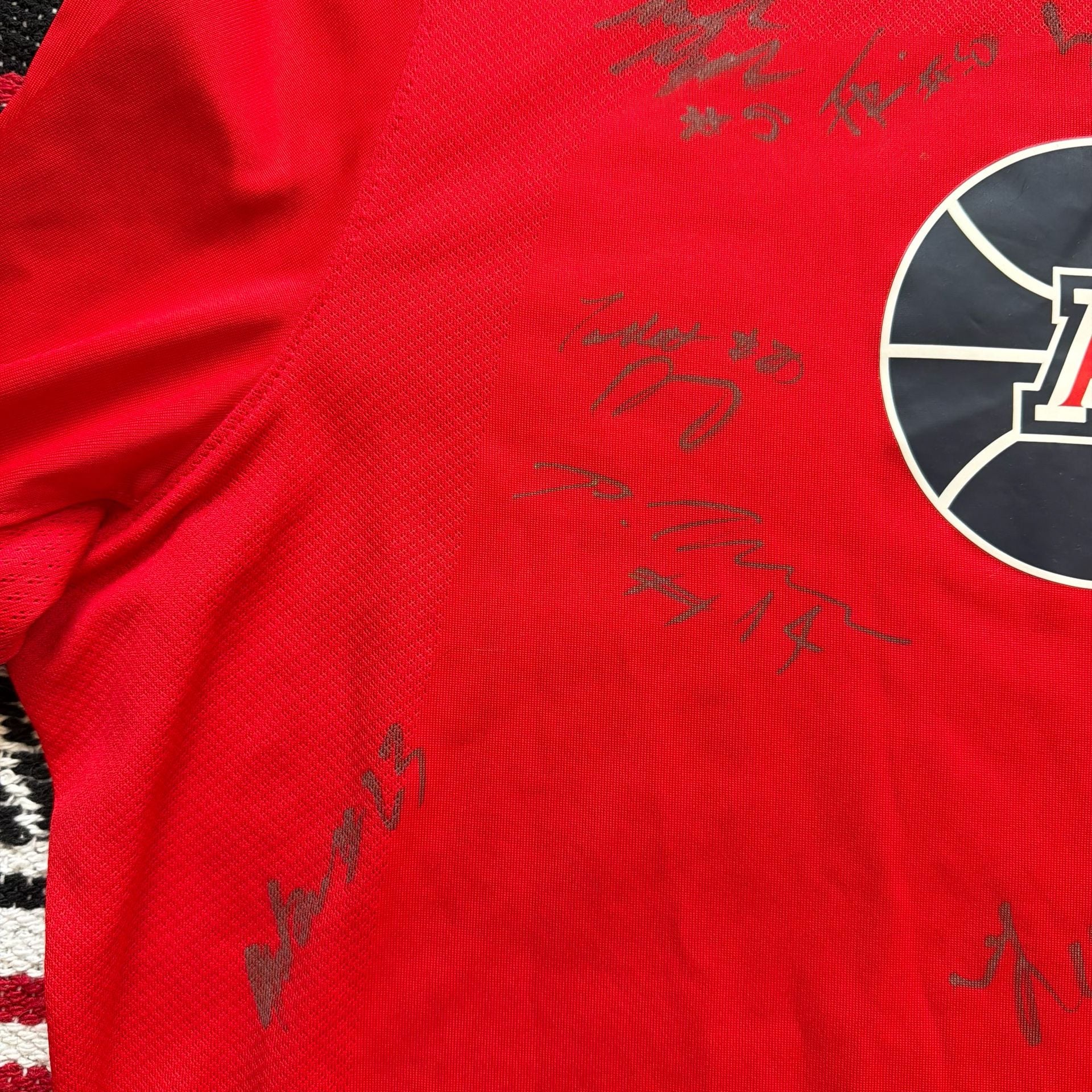 University of Arizona Deandre Ayton+Team Signed Team Exclusive Warm-up Shirt 7