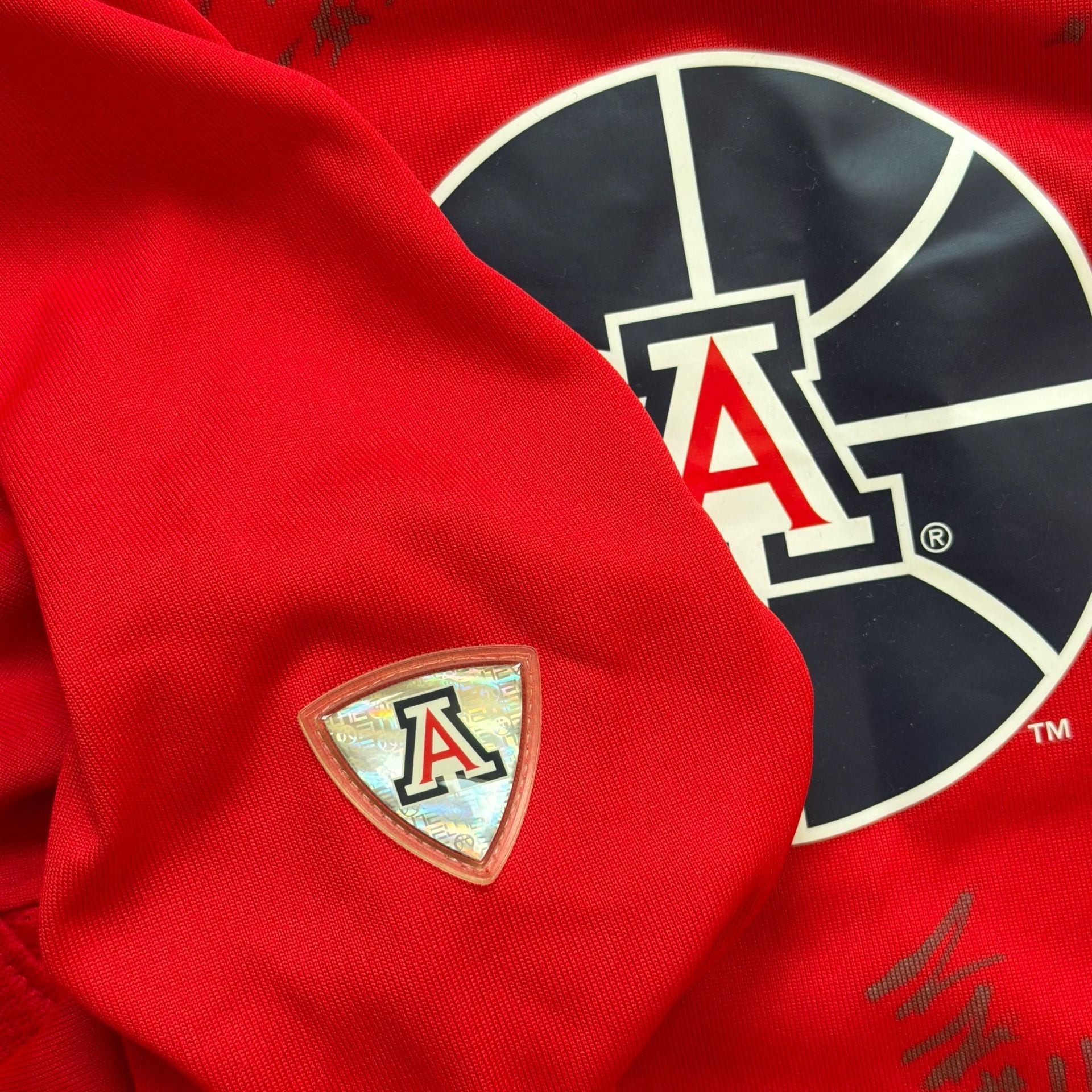University of Arizona Deandre Ayton+Team Signed Team Exclusive Warm-up Shirt 9