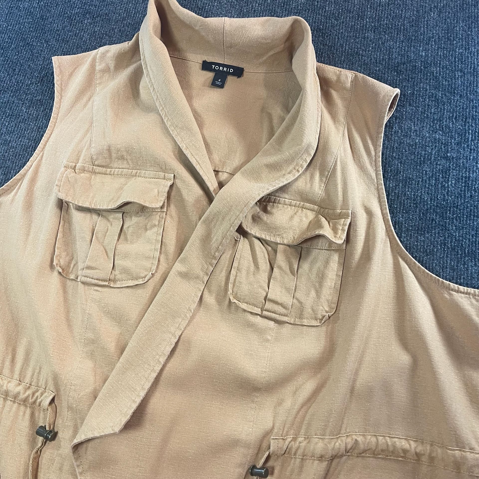 Torrid Utility Vest Size 4 Tan Linen Blend Cargo Pocket Drape Front 2