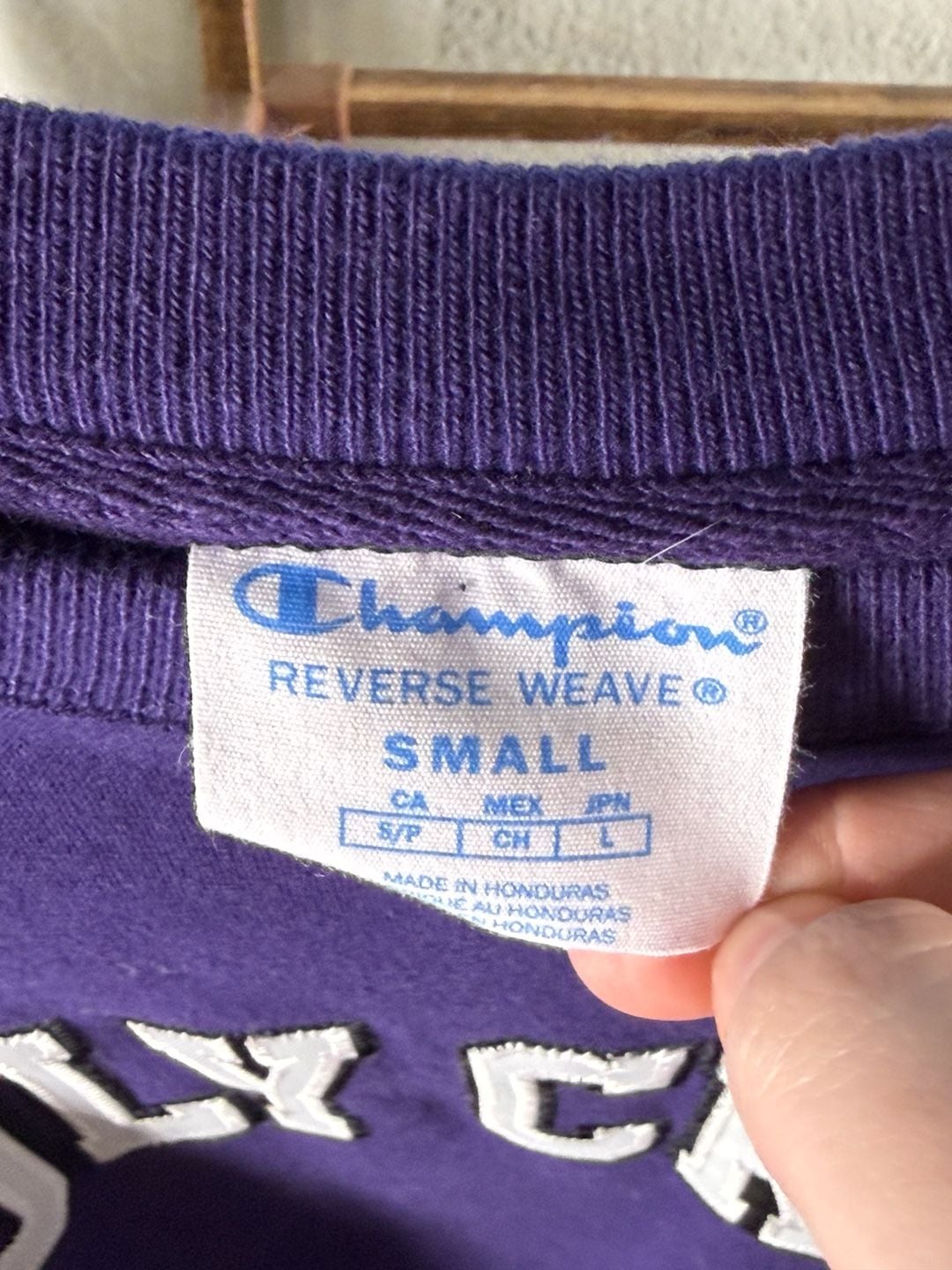 Champion Reverse Weave Holy Cross Sweatshirt Size Small Purple College 4
