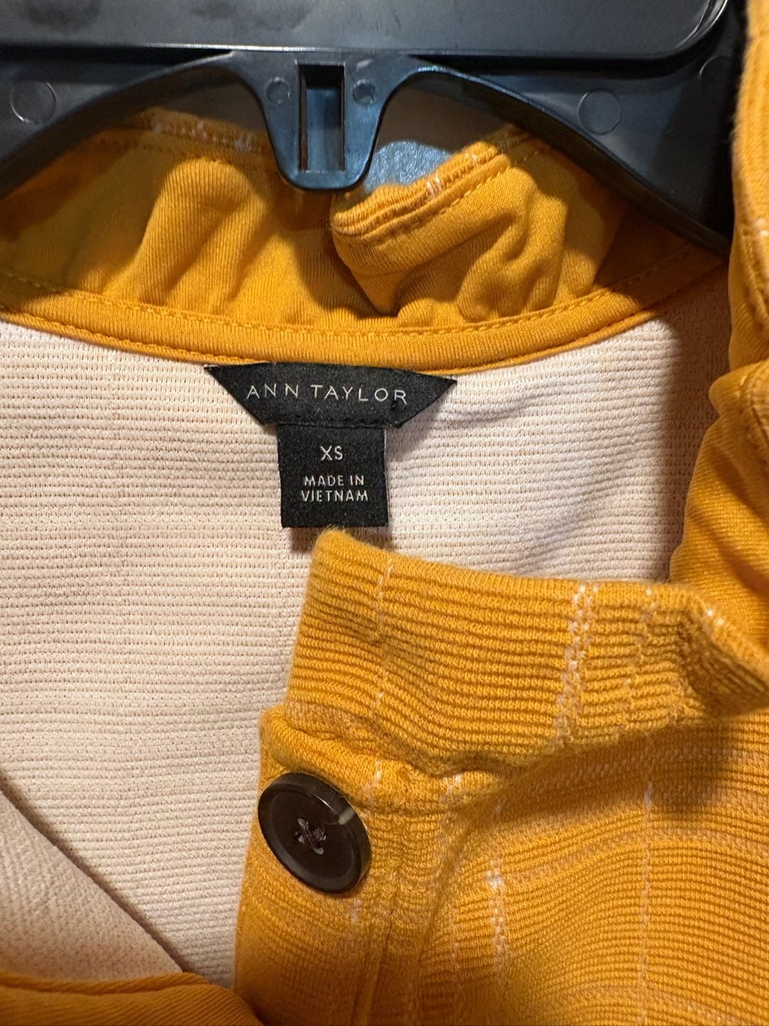 Ann Taylor Mock Neck Sleeveless Blouse Size XS Yellow Plaid Textured 3
