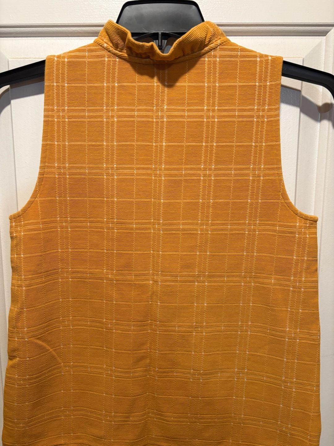 Ann Taylor Mock Neck Sleeveless Blouse Size XS Yellow Plaid Textured 4