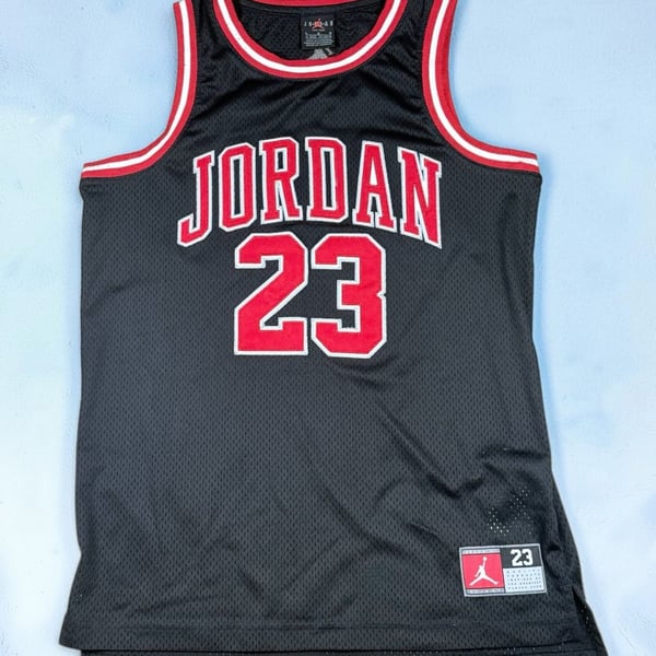 Vintage kids Jordan 23 Mesh Basketball Jersey Size L (12-13YRS) Black Red