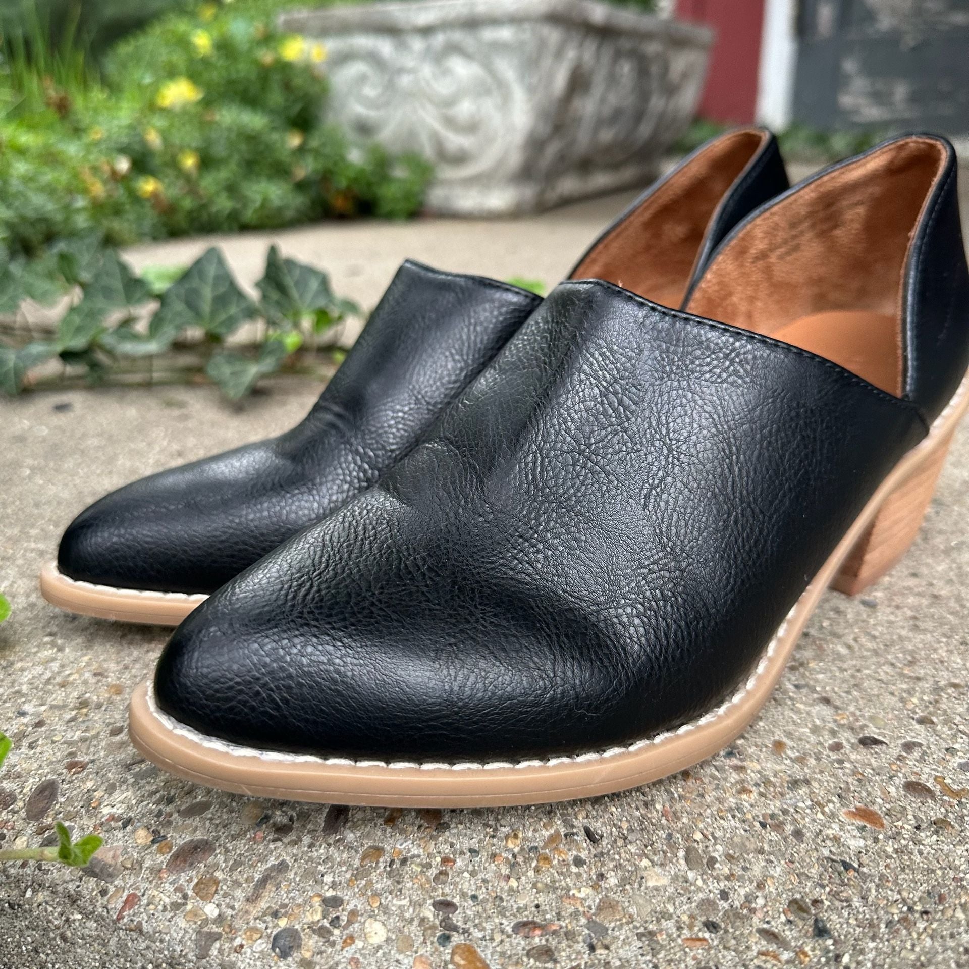 Cynthia Rowley Eddie Black Ankle Block Heel Booties 12