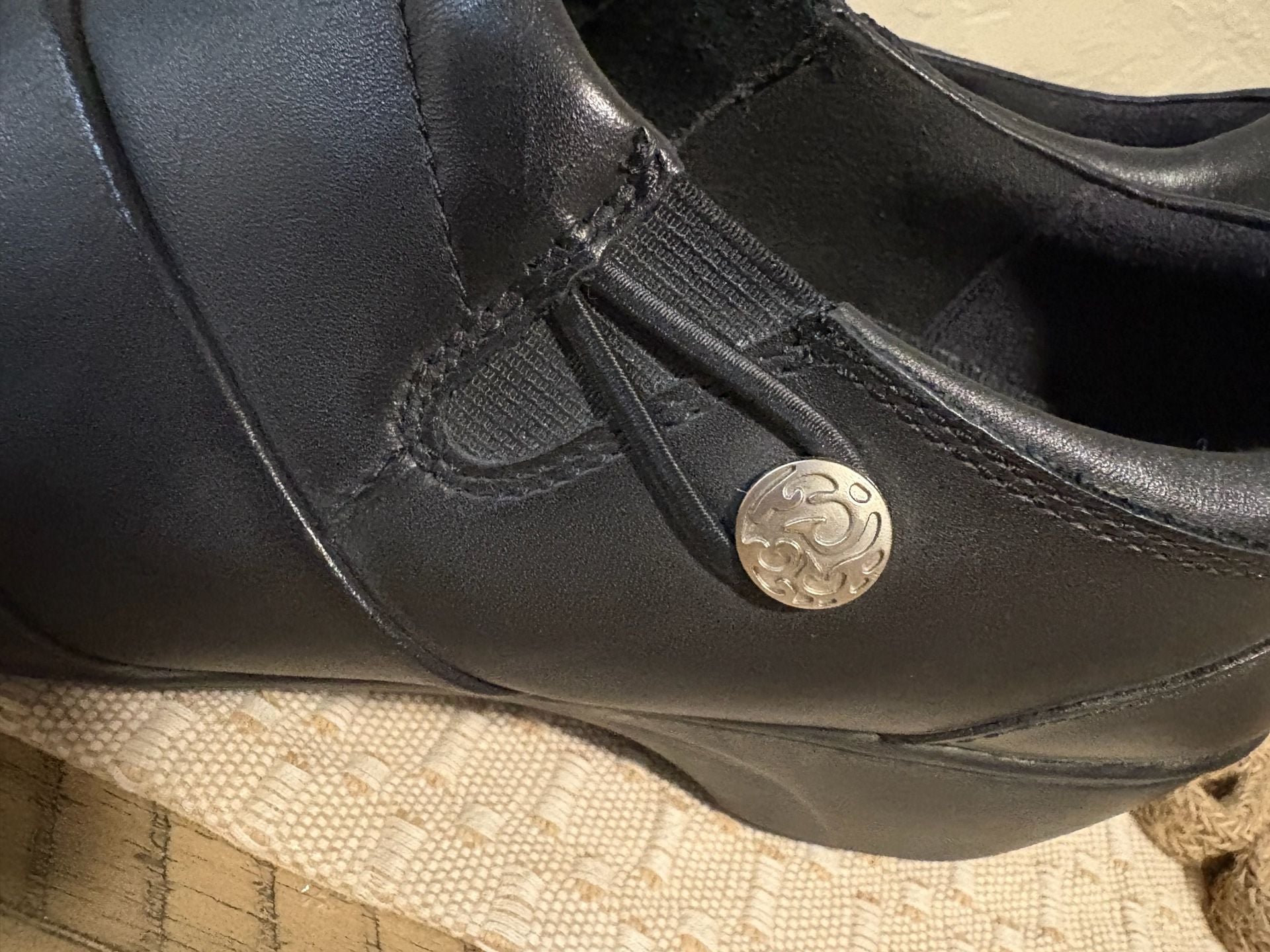 Clarks Collection Channing Ann Shoes Size 8.5 M Black Leather Clogs 6