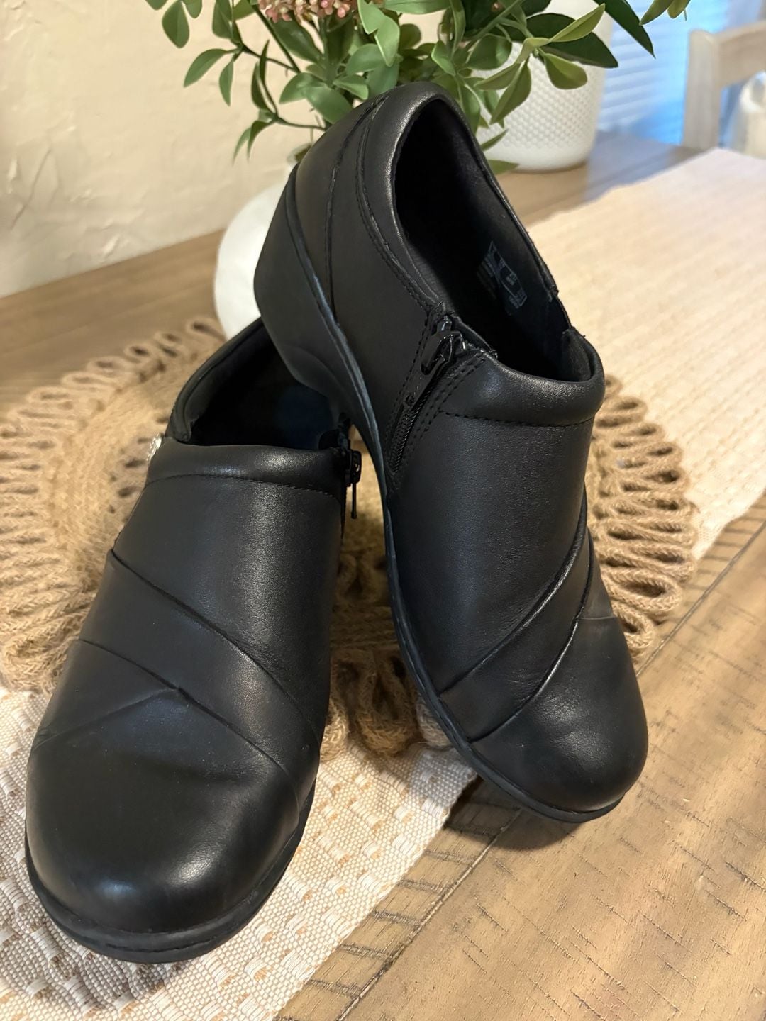 Clarks Collection Channing Ann Shoes Size 8.5 M Black Leather Clogs 8