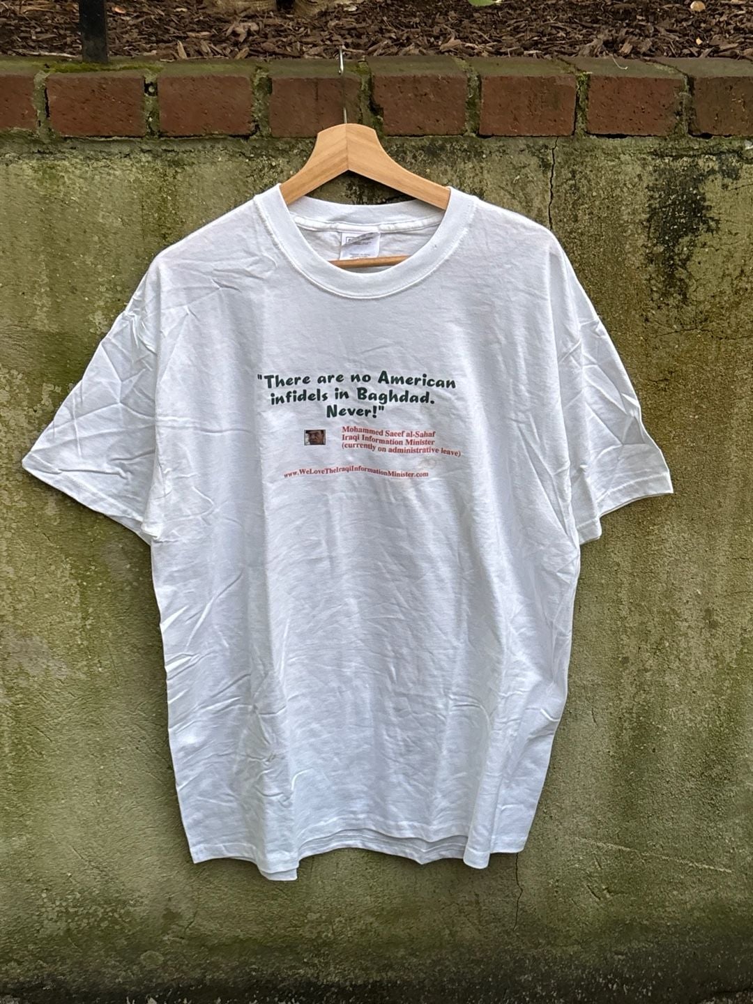 Hanes 2003 Iraqi Information Leader Meme Graphic T-Shirt Size L 2