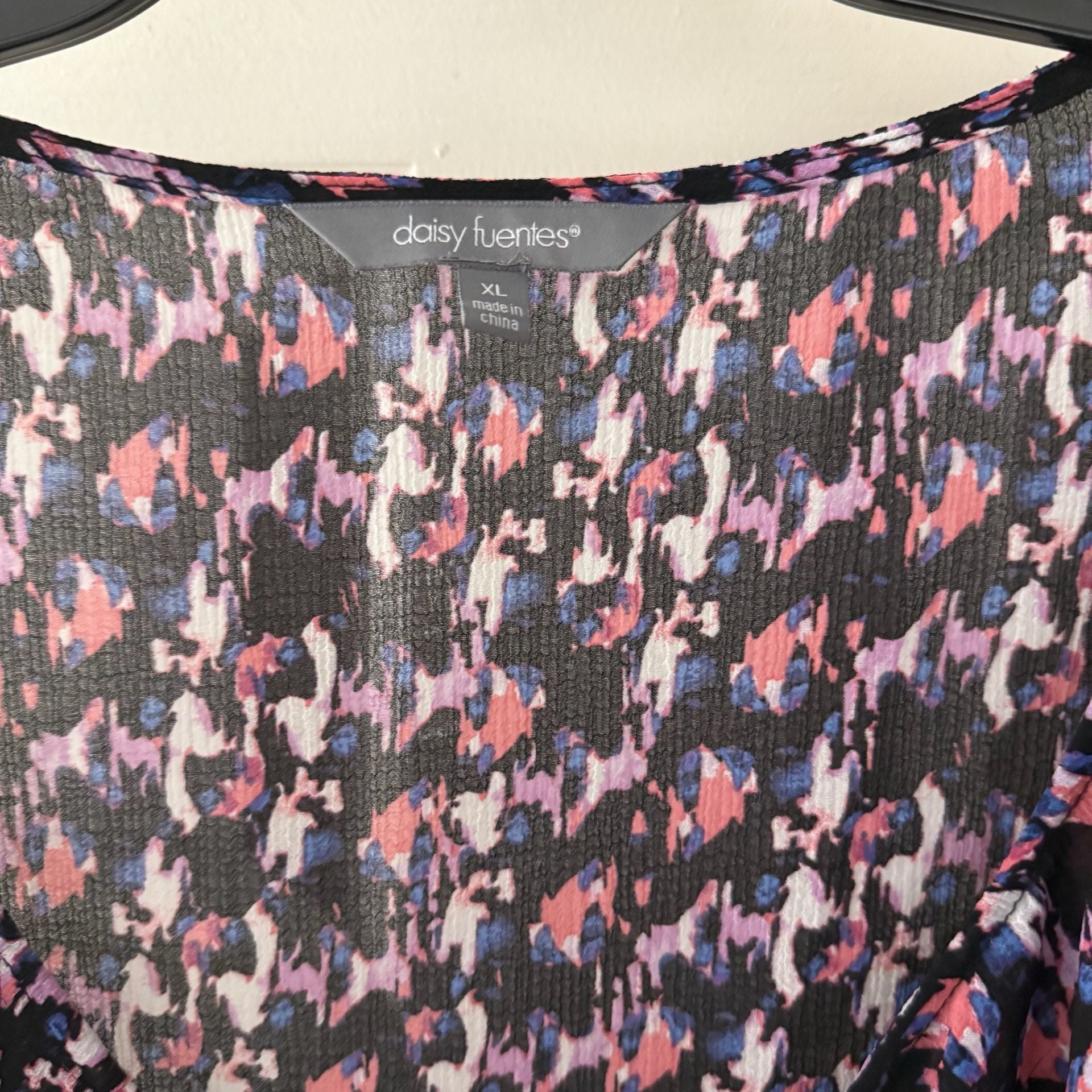 daisy fuentes Ruffled V-Neck Tank Top Size XL Multicolor Chiffon Abstract 7