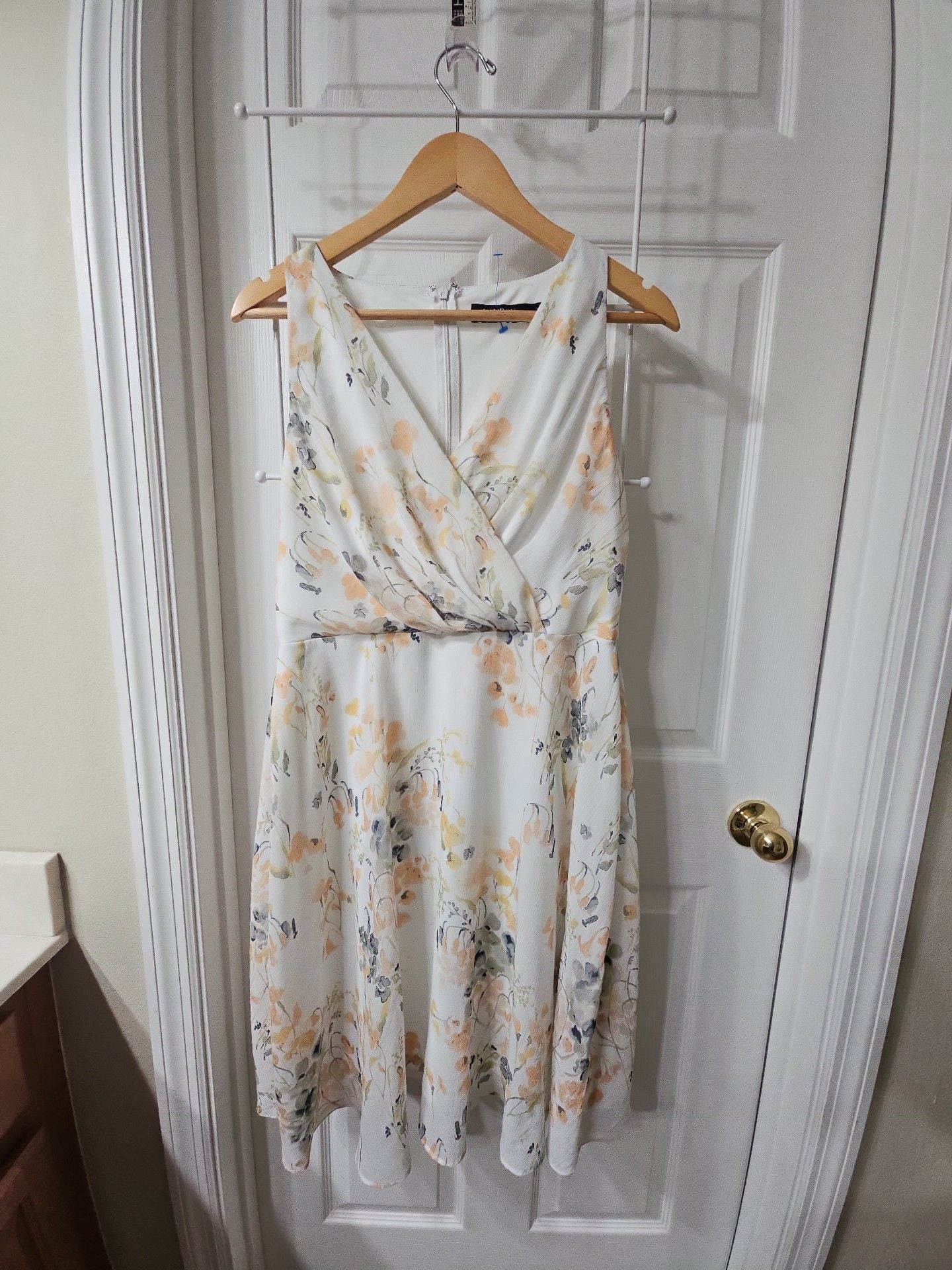 Lauren Ralph Lauren Floral Dress Size 8P White Orange Sleeveless V-Neck 2