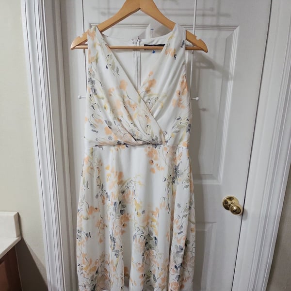 Lauren Ralph Lauren Floral Dress Size 8P White Orange Sleeveless V-Neck