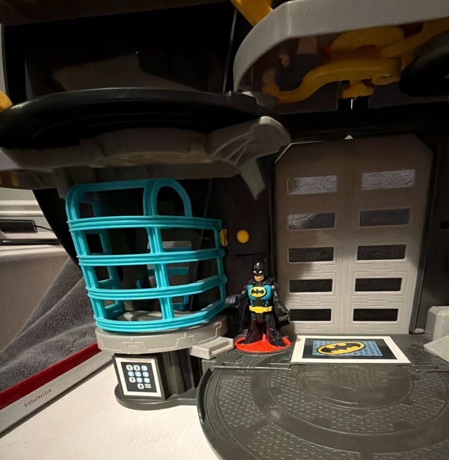 Fisher-Price Imaginext DC Super Friends Batcave Playset 2013 Complete set 2