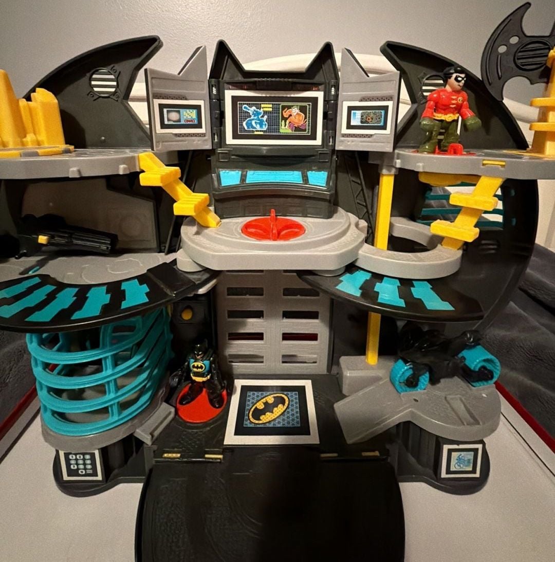 Fisher-Price Imaginext DC Super Friends Batcave Playset 2013 Complete set 6
