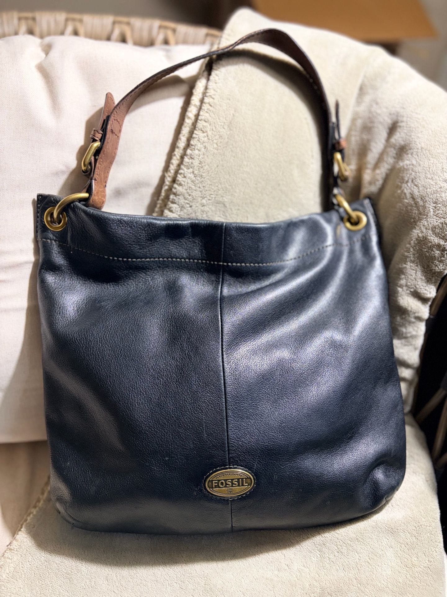 Fossil Explorer Black Leather Hobo Shoulder Bag Brass Hardware 2