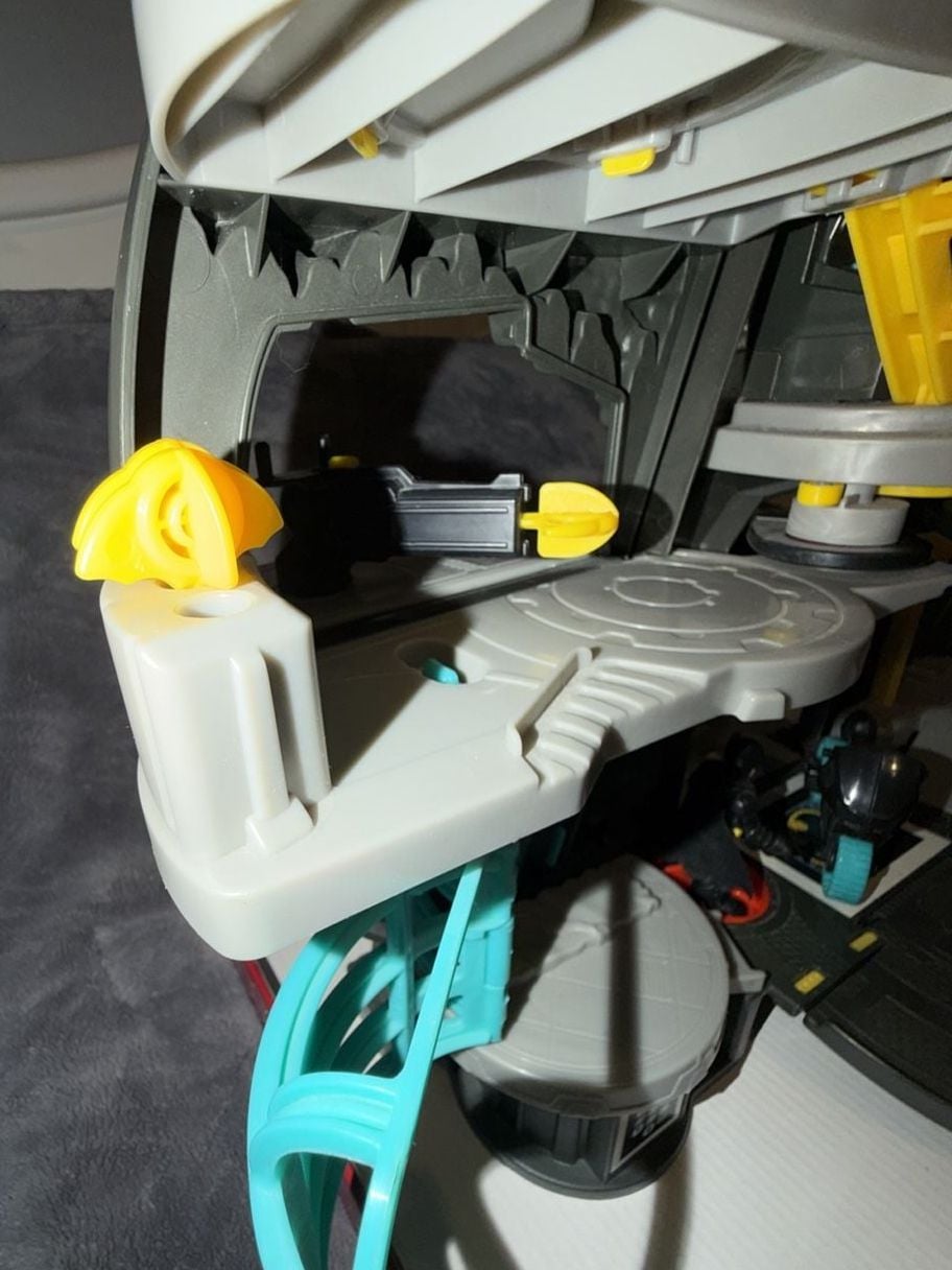Fisher-Price Imaginext DC Super Friends Batcave Playset 2013 Complete set 10
