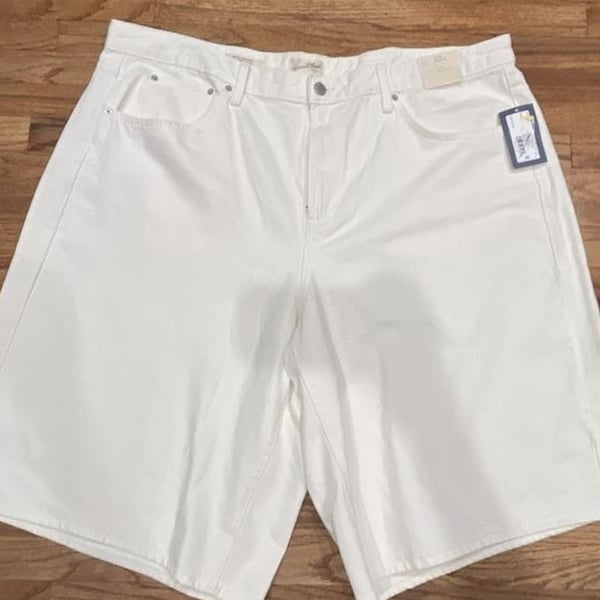 Universal Thread High Rise Long Shorts Size 22 White Denim