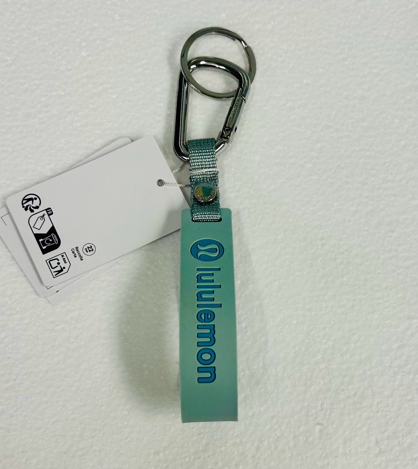 NEW Lululemon Live in the moment Silicone Keychain Starch Blue Sonic Teal 1