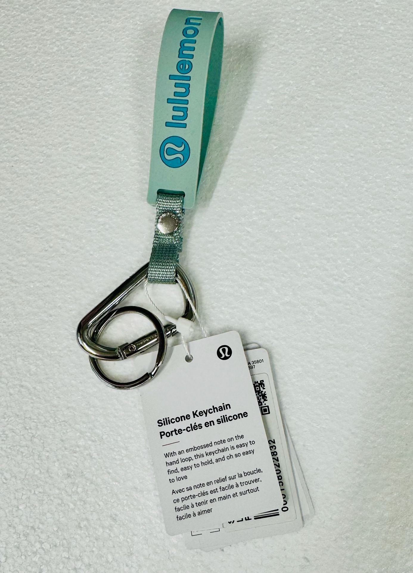 NEW Lululemon Live in the moment Silicone Keychain Starch Blue Sonic Teal 4