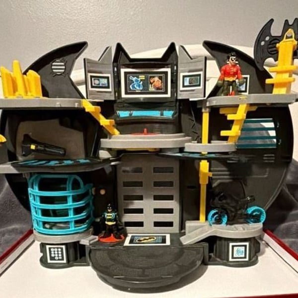 Fisher-Price Imaginext DC Super Friends Batcave Playset 2013 Complete set