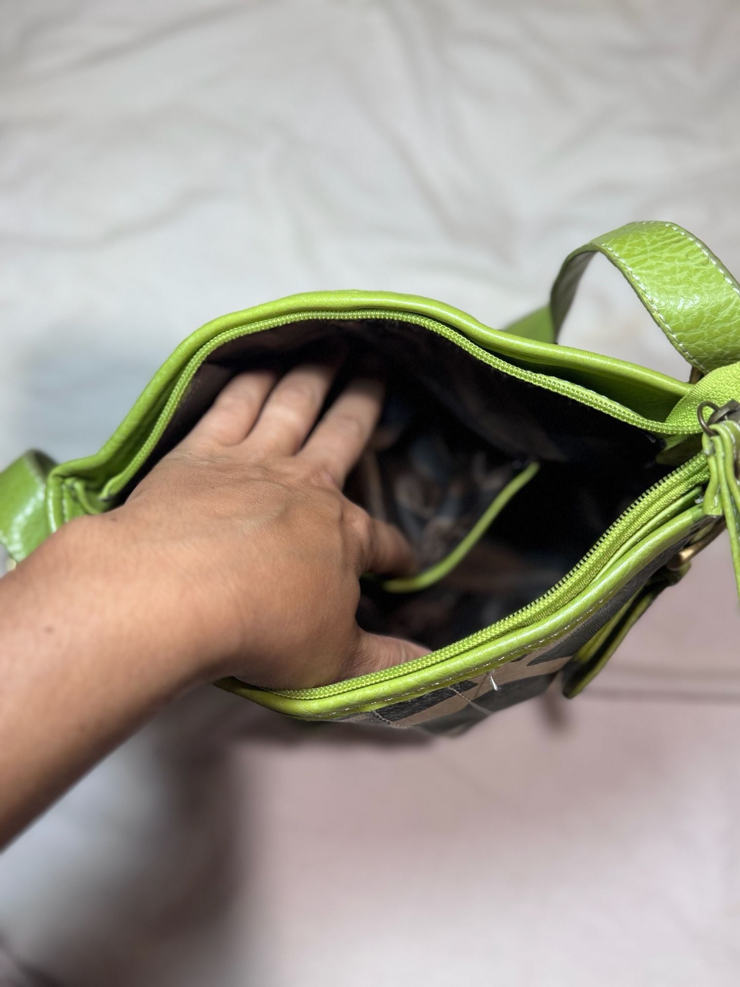 Vintage Giraffe Print Faux Leather Shoulder Bag Lime Green Trim 5