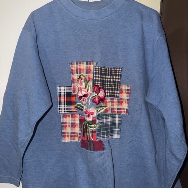 Vintage Embroidered Floral Patchwork Sweatshirt Blue