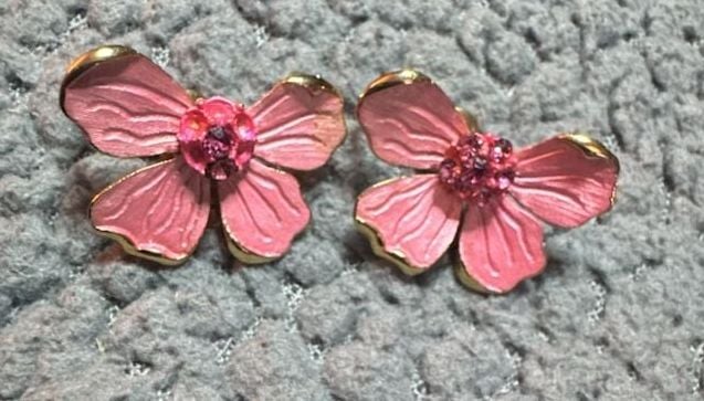 Vintage Pink Enamel Flower Clip-On Earrings Gold Tone 1