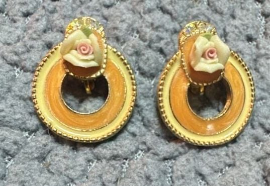 Vintage Gold Tone Clip Earrings With Porcelain Rose Accent 2