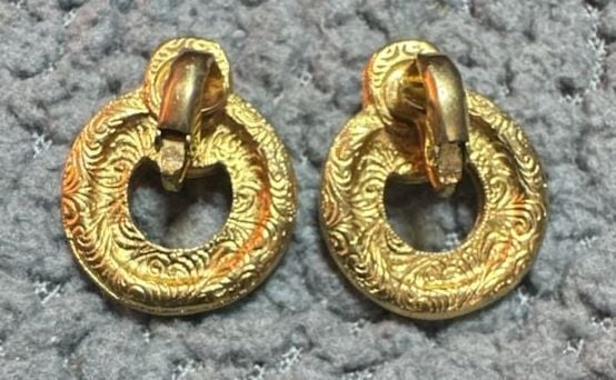 Vintage Gold Tone Clip Earrings With Porcelain Rose Accent 3